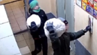 В Новосибирске два школьника скинули с высоты большие снежные шары