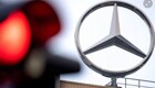 Мерседесу - бэнц! Компания объявила о закрытии всех автосалонов и ликвидации штаб-квартиры в Германии