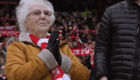 Болельщики «Ноттингема» спели для 92-летней фанатки