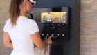 Автомат для распыления люксового парфюма в ОАЭ