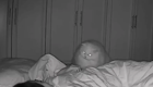 Кот возмущен тем, что на часах уже 3 утра, а обслуживающая женщина ещё спит