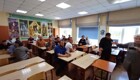 «Он русских на колени ставит»: в Батайске десятки активистов пришли разбираться с учеником, доводившим школьную учительницу
