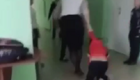На Урале педагог пнула школьника и протащила его по полу, чтобы остановить драку