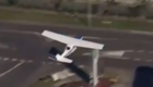 Самолет чуть не протаранил крышу в Австралии
