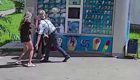 В Обнинске мигрант пытался отшлёпать девушку по пятой точке у магазина с мороженым
