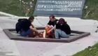 В Ленобласти молодые люди устроили пикник в Парке Победы и решили пожарить еду на Вечном огне