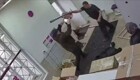 Мебельная дуэль в пункте выдачи заказов