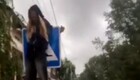 Школьница сломала челюсть, повторяя тренд из TikTok