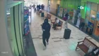 Владелец ювелирного магазина не дал ограбить свой магазин, разогнав грабителей с помощью огнестрельного оружия
