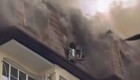 В Сочи девушка чудом спаслась от пожара, забравшись на кондиционер