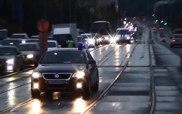 ФАР.  Трамвай не объедет