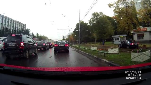 Застрял между рельсов