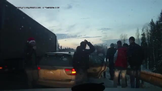 Санта с эльфами