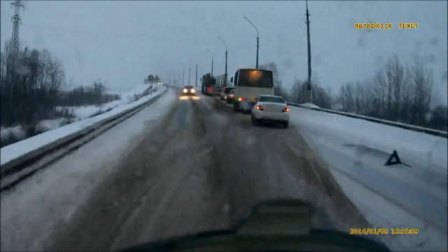 Авария дня 1363. В Сыктывкаре два автобуса и лесовоз попали в ДТП