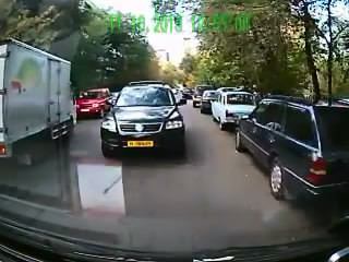 Лобовое на узкой улочке