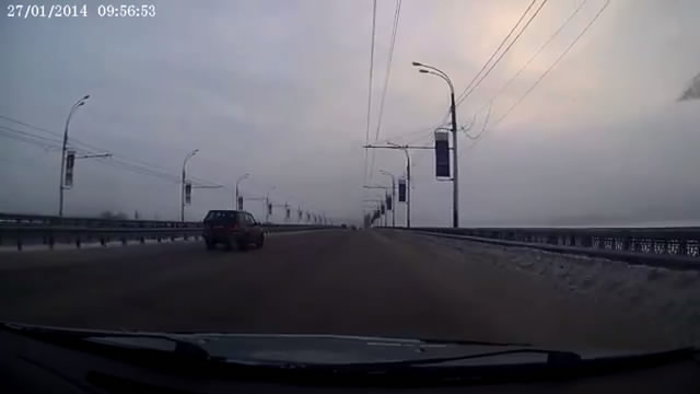 Гололед на мосту в Воронеже