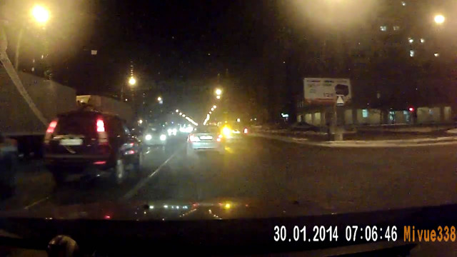 Авария дня 1386. Две легковушки и грузовик