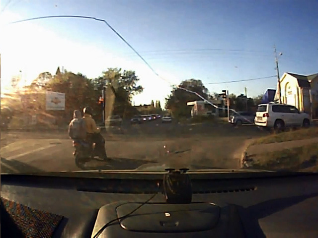 Зеленый - газ в пол