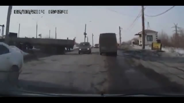 Авария дня 1419. Длинномер выкатился на дорогу