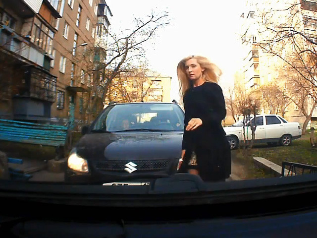 Блондинка на каблуках