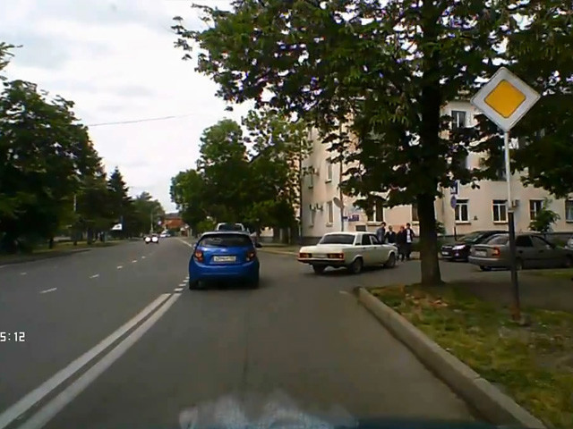 Догоните его кто-нибудь