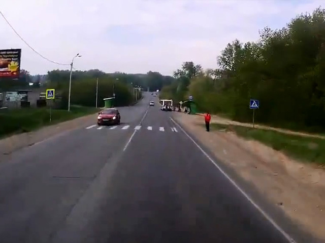 Камаз перевернулся из-за бабульки