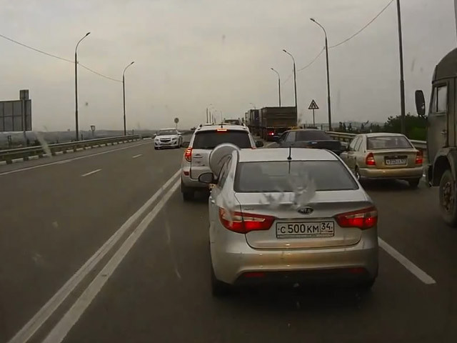 Авария дня 1524. Таксист решил развернуться