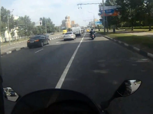 Мотобрат подрезал