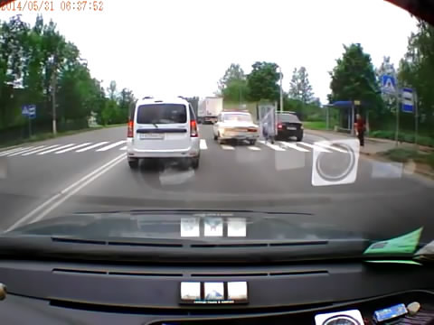 Разбил стекло пенсионерам