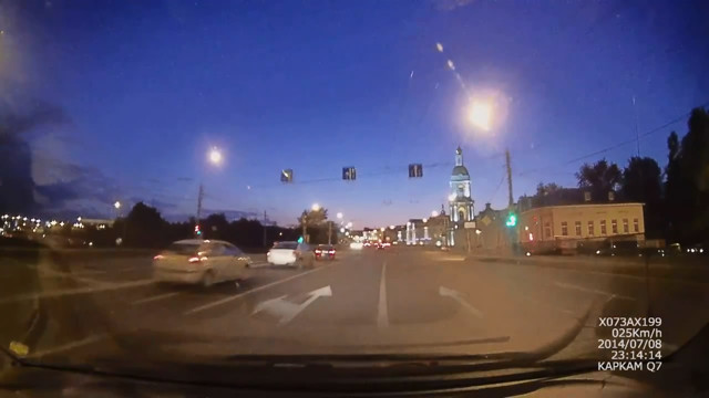 Негодяй проскочил на красный