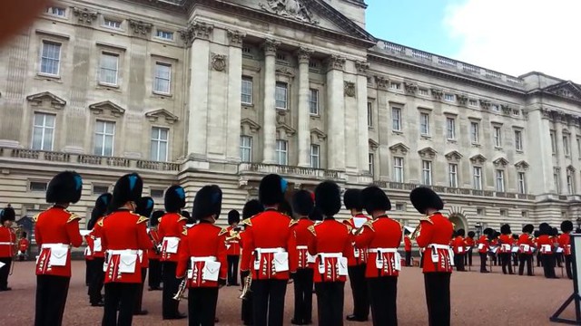 Оркестр Букингемского дворца исполнил главную тему из "Игры престолов"
