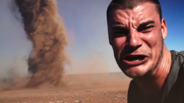 Селфи на фоне торнадо