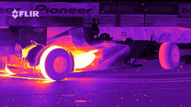 Болид Red Bull в инфракрасном спектре