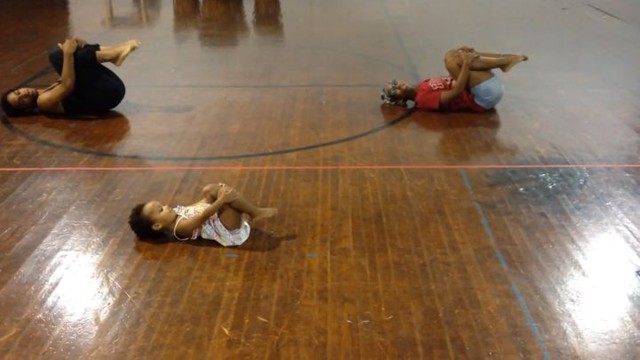 Урок хореографии от двухлетней девочки