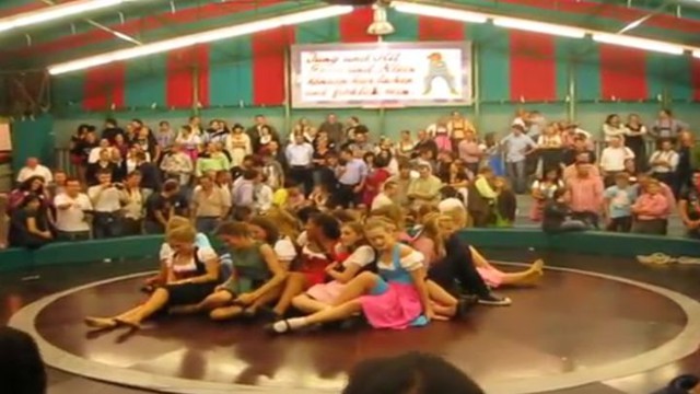 Аттракцион на Oктоберфесте