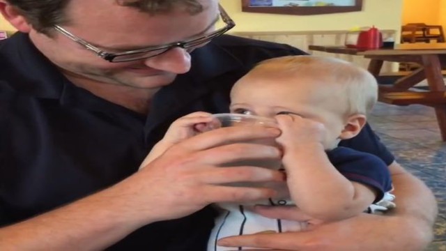  Малыш и вода – дружба навсегда!