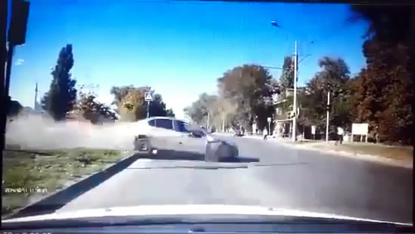 Авария дня 1693. В Ростове иномарка сбила женщину с трехлетним ребенком