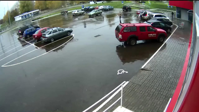 Девушку чуть не убили в момент продажи машины