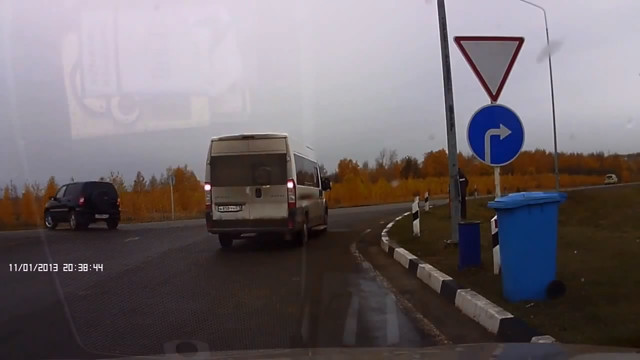 Водитель катапультировался из машины