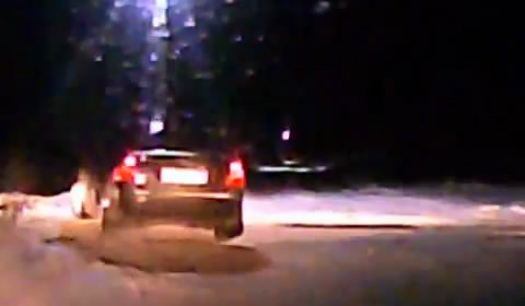 Пассажир порезал таксиста ножом и угнал его машину