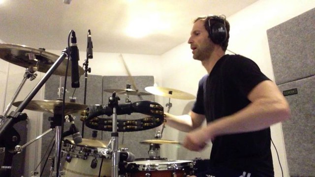 Петр Чех исполняет кавер на Foo Fighters