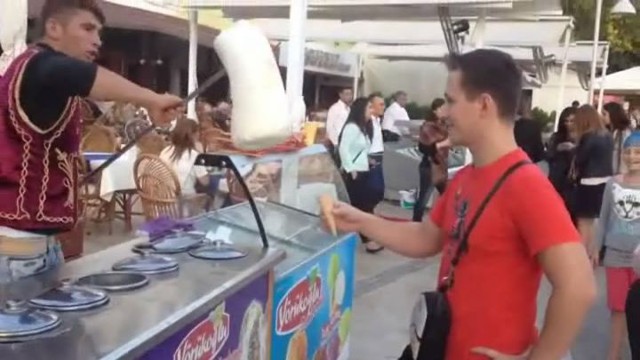 Весёлый мороженщик