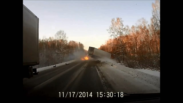 Авария дня 1740. Honda влетела в фуру