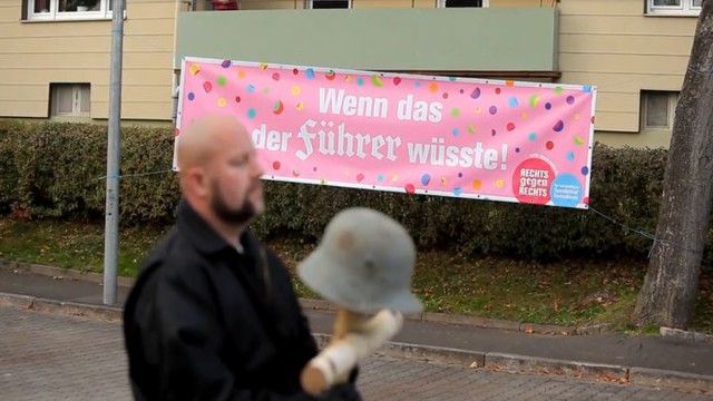 Жители немецкого городка постебались над неонацистами
