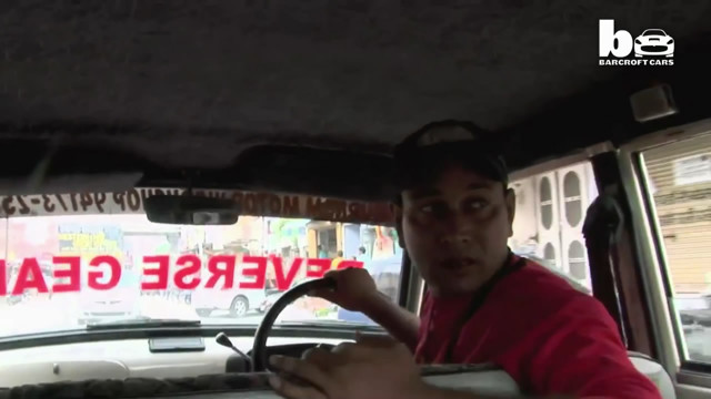 Индус переделал автомобиль для движения задним ходом