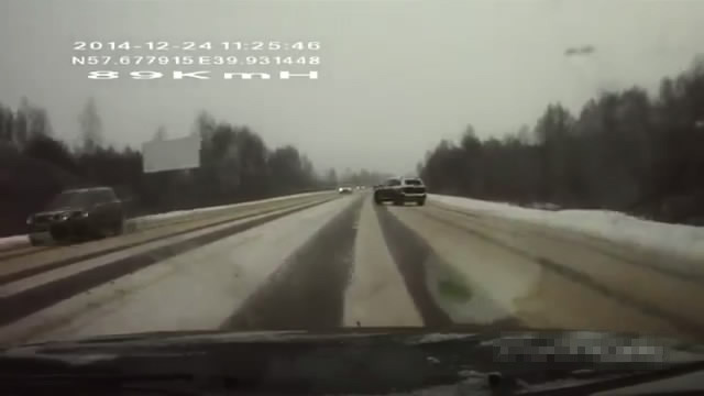 Авария дня 1791. Туарег вырулил с обочины