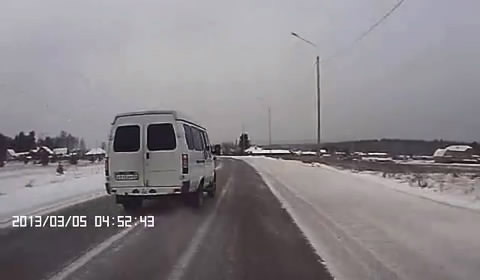 Газель влетела в дом