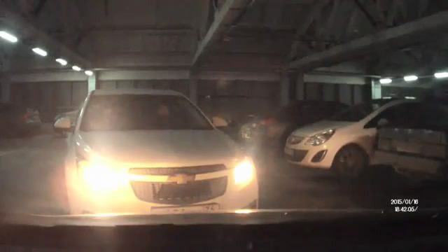 Джентльмен отвоевывает парковочное место