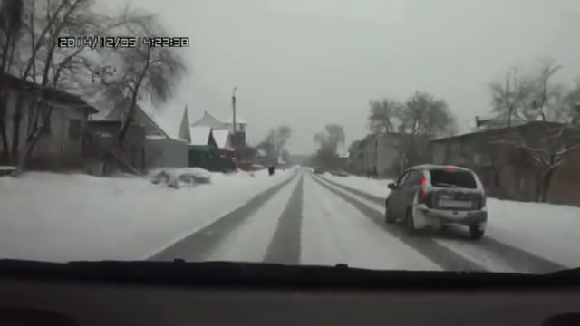 Пацан не смотрит в зеркала