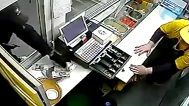 Грабителю захотелось шаурмы во время ограбления